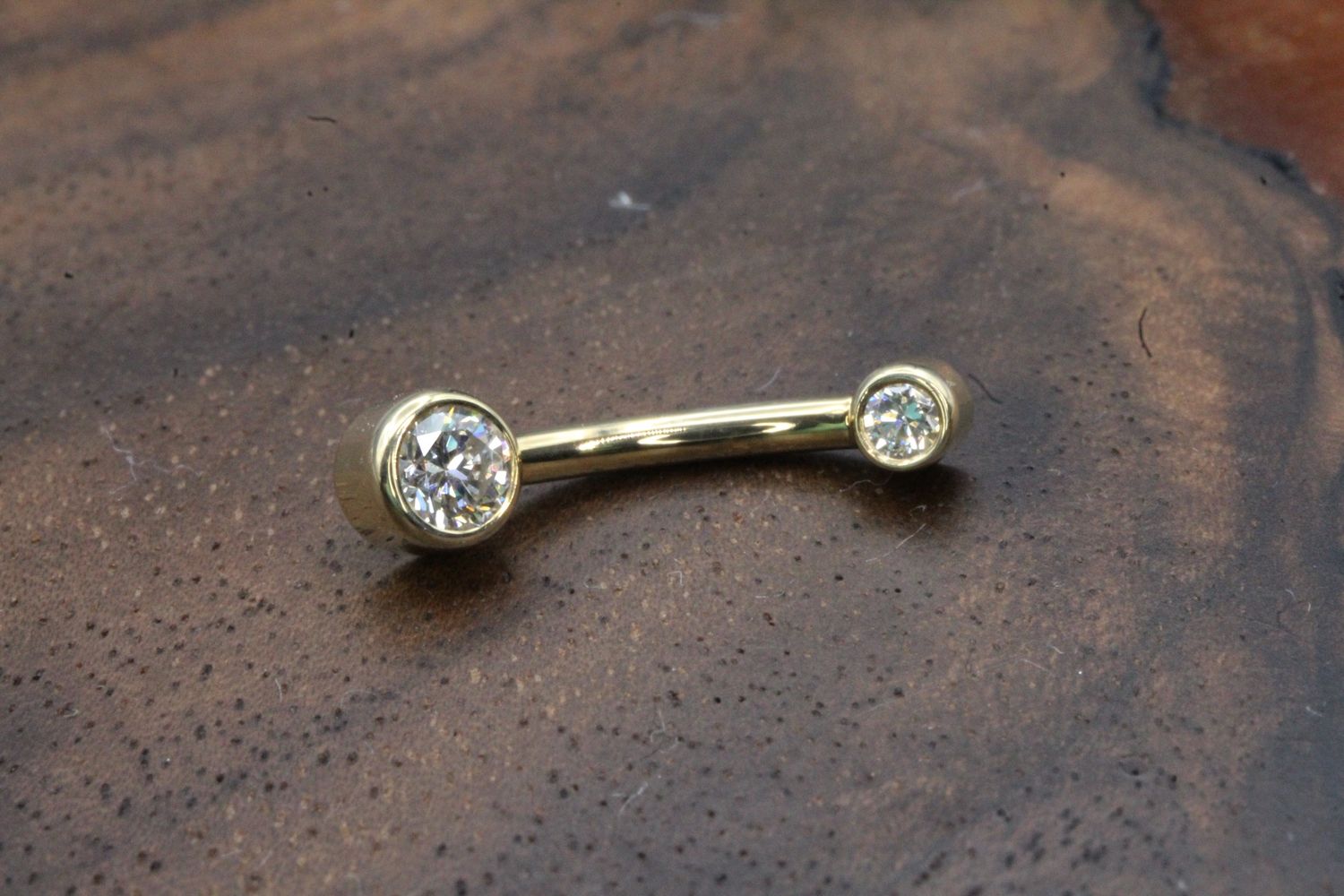 Threaded Yellow Gold Open Back Round Bezel Curved Barbell, Size: 16ga 5/16&#39;&#39;, Stone: VS1 Diamond