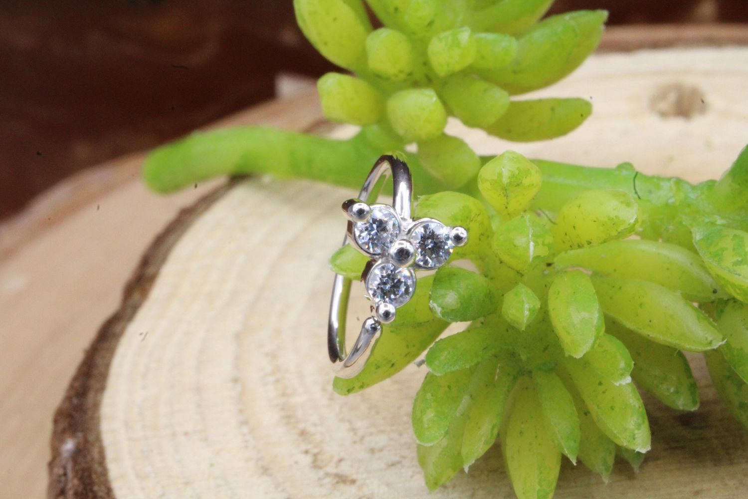 White Gold Tri-Prong Cluster Seam, Gauge: 18g, Diameter: 3/8&quot;, Stone: White CZ