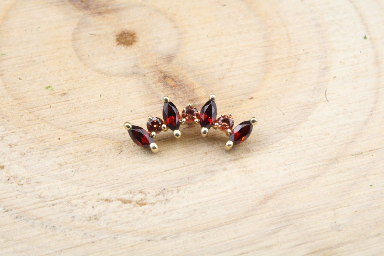 Threaded Yellow Gold Tiny 7 Gem Sara End, Gauge: 14/12g, Stone: Garnet (AA) &amp; Orange Sapphire (AADC)