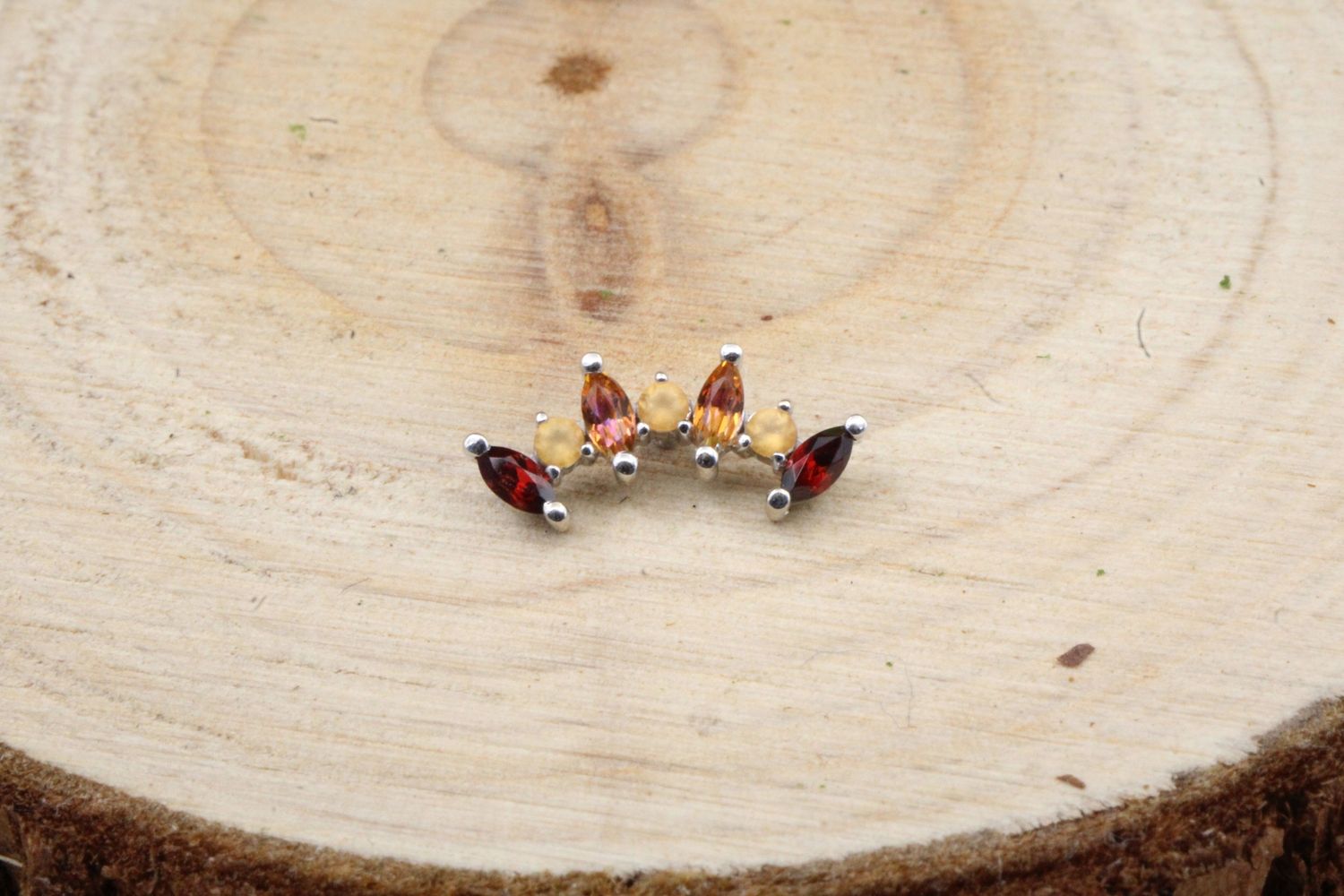 Threaded White Gold Tiny 7 Gem Sara End, Gauge: 14/12g, Stone: Garnet (AA) / Anastasia Topaz &amp; Sandblasted Honey