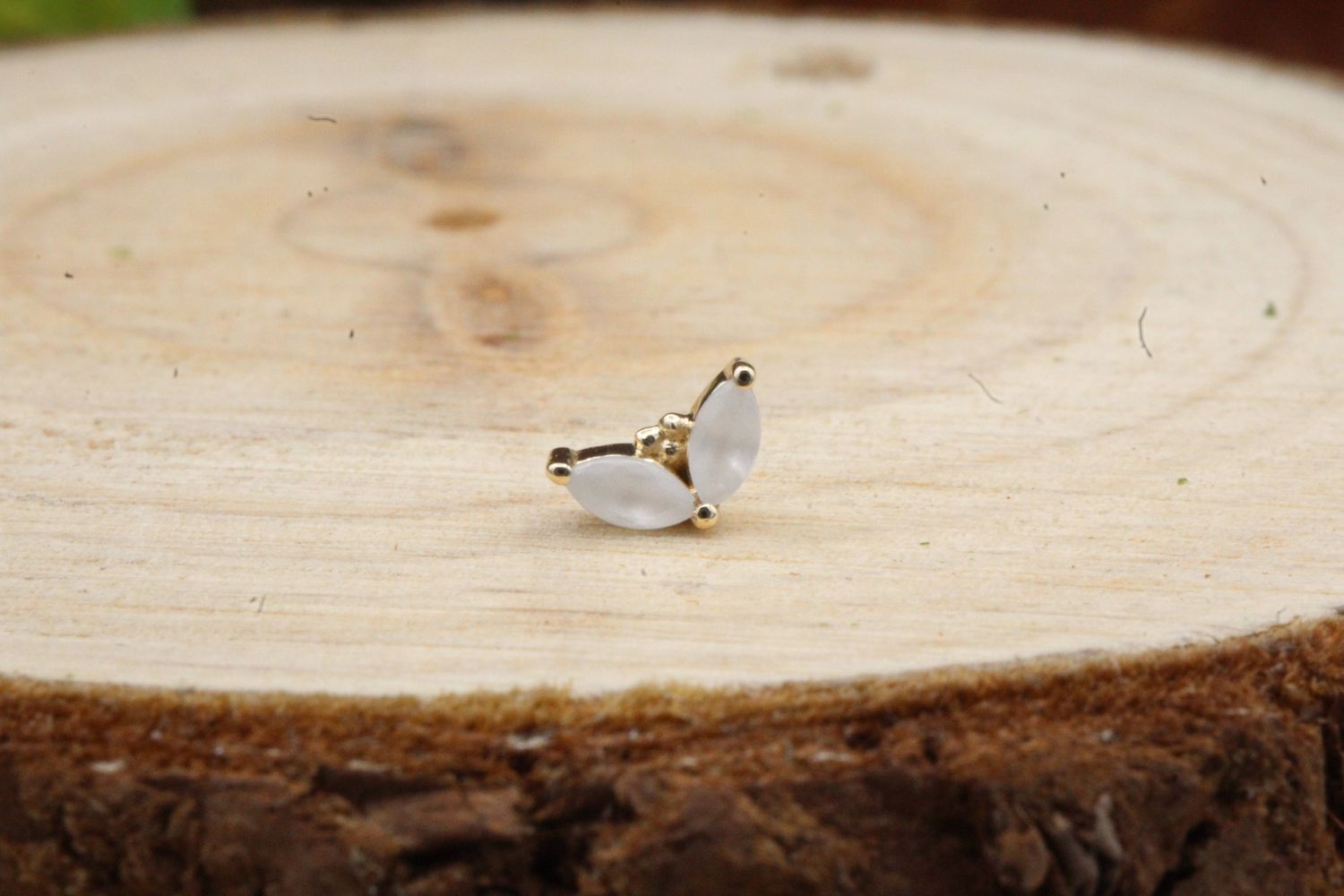 Threadless Yellow Gold Petals Top, Finish: Sandblasted, Stone: White CZ