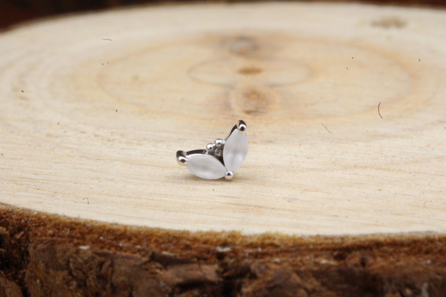 Threadless White Gold Petals End, Finish: Sandblasted, Stone: White CZ