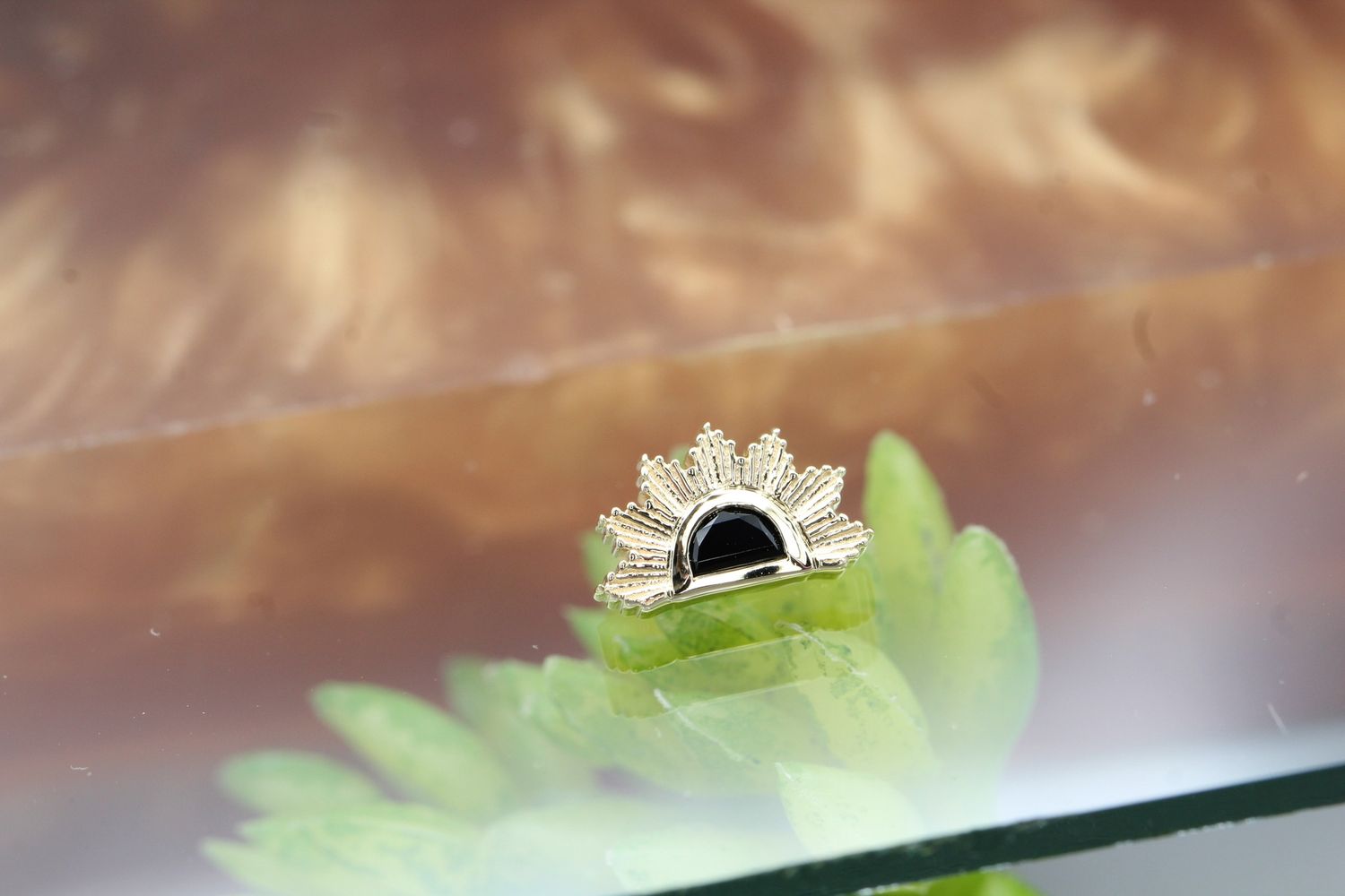 Threaded Yellow Gold Himalia Tops, Size: 8.5mm, Stone: Onyx