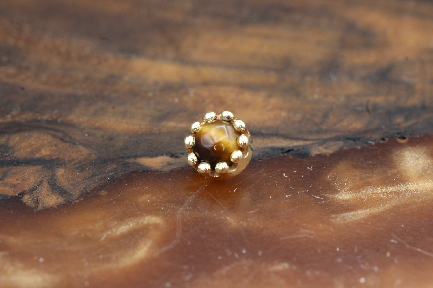 Threaded Yellow Gold Crown End, Gauge: 18/16ga, Size: 4mm, Stone: Black Onyx