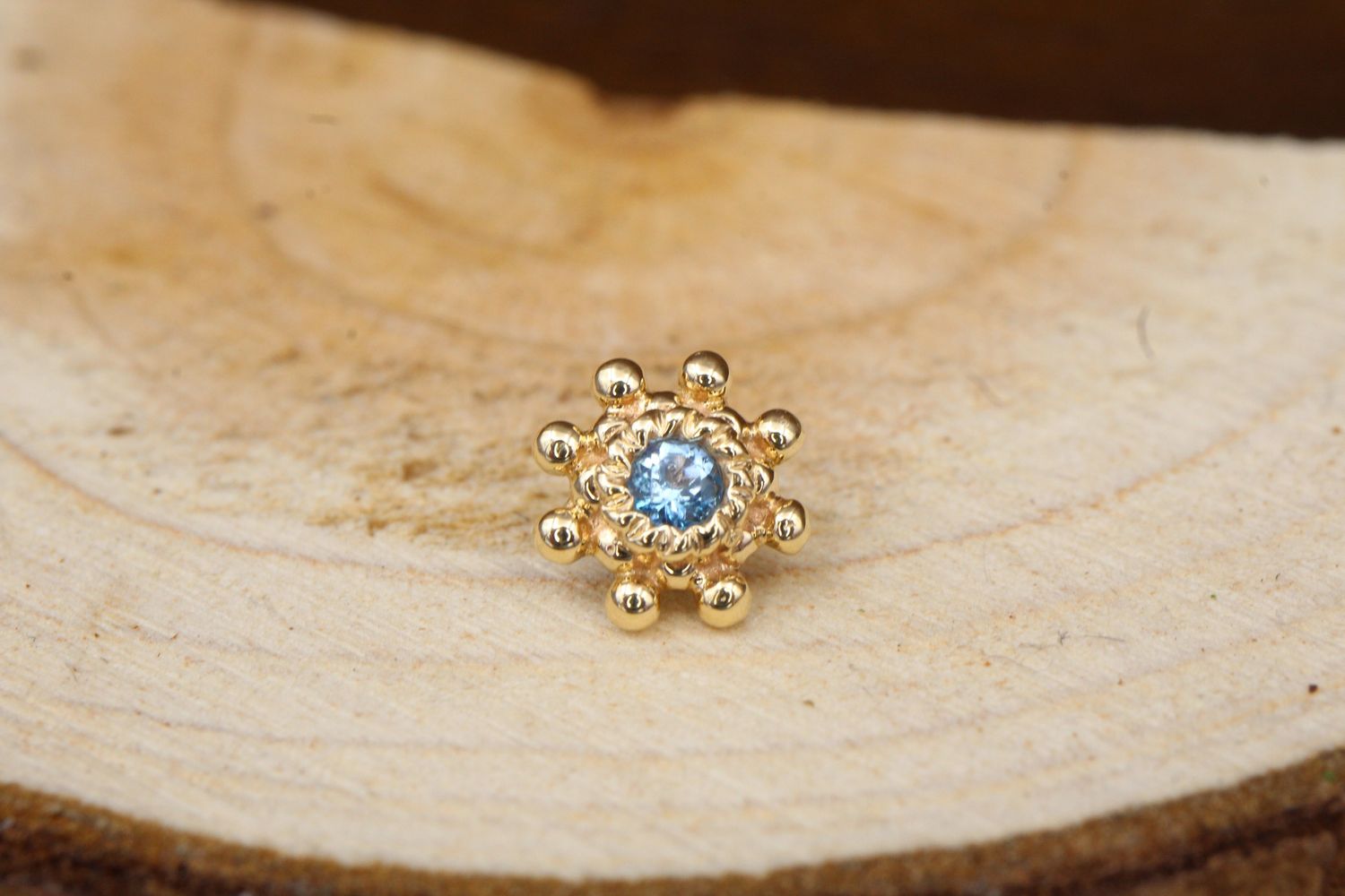 Threaded Yellow Gold Indian Wheel Top, Gauge: 18/16ga, Stone: Ice Blue Topaz