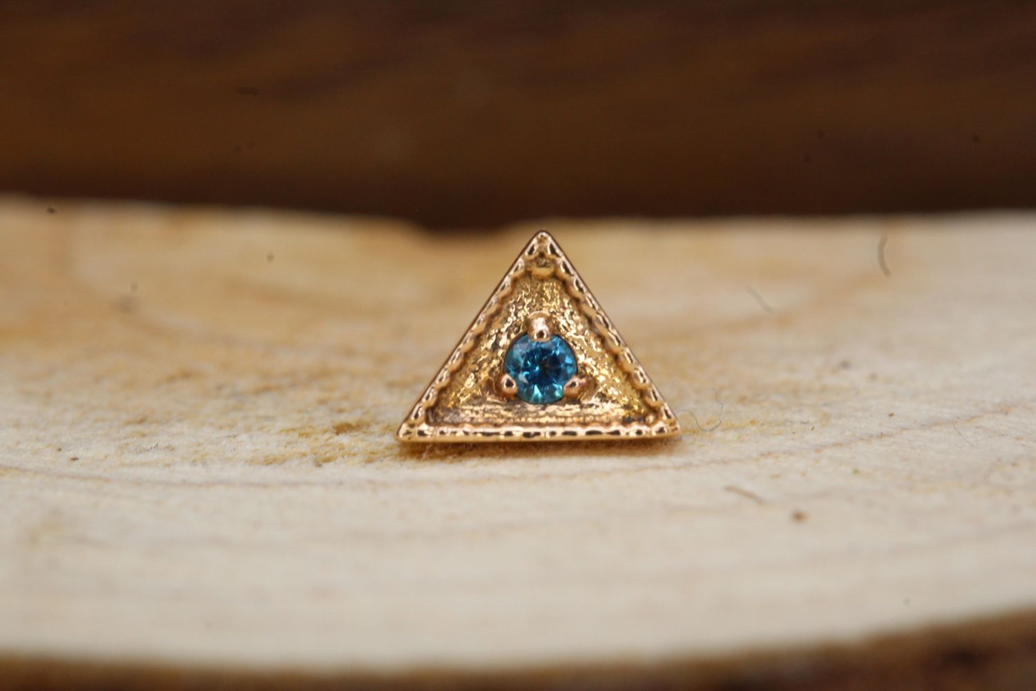 Threadless Rose Gold Triangle Harlequin, Gauge: 18/16ga, Stone: Paraiba Topaz