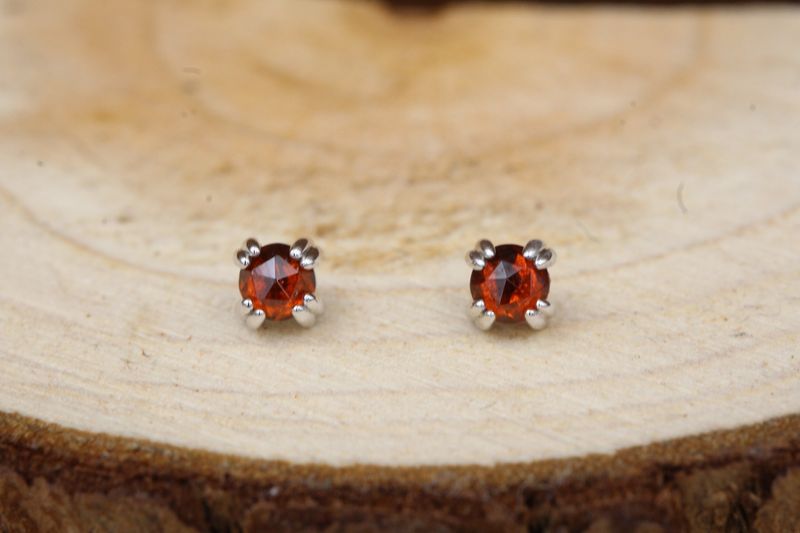 Threaded White Gold Cab Prong