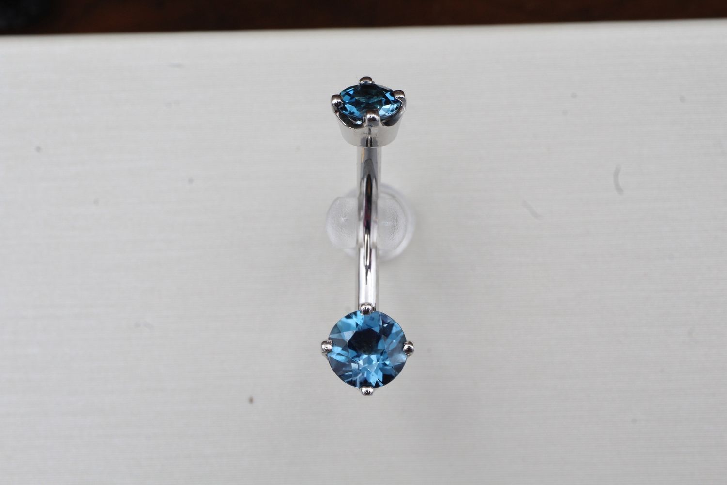 White Gold Prong Set Navel Curve, Length: 7/16&#39;&#39;, Stone: London Blue Topaz