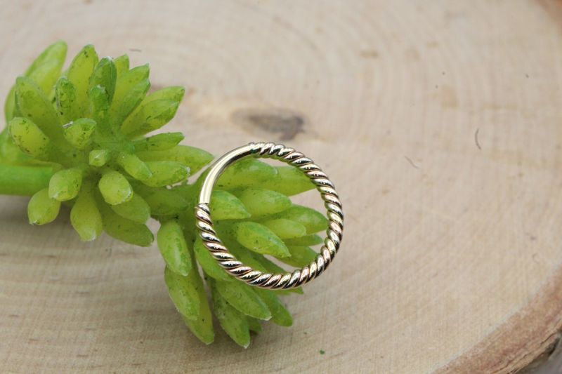 Tri-Tone Desiree Seam Ring