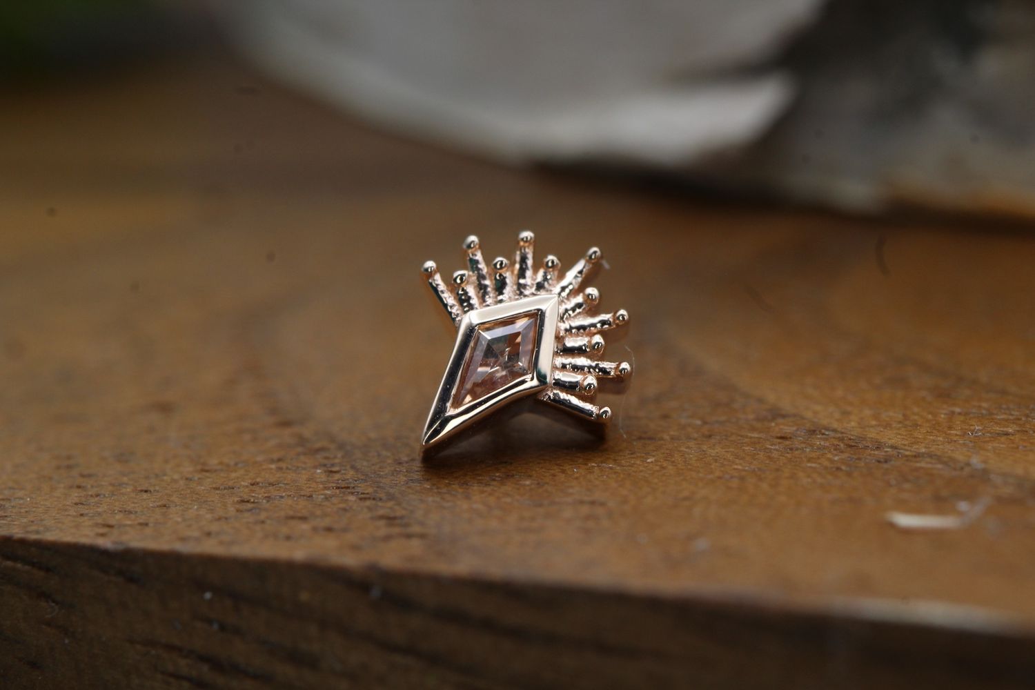 Threaded Rose Gold Kite Borderline, Gauge: 18/16ga, Stone: Chatham Champagne Sapphire