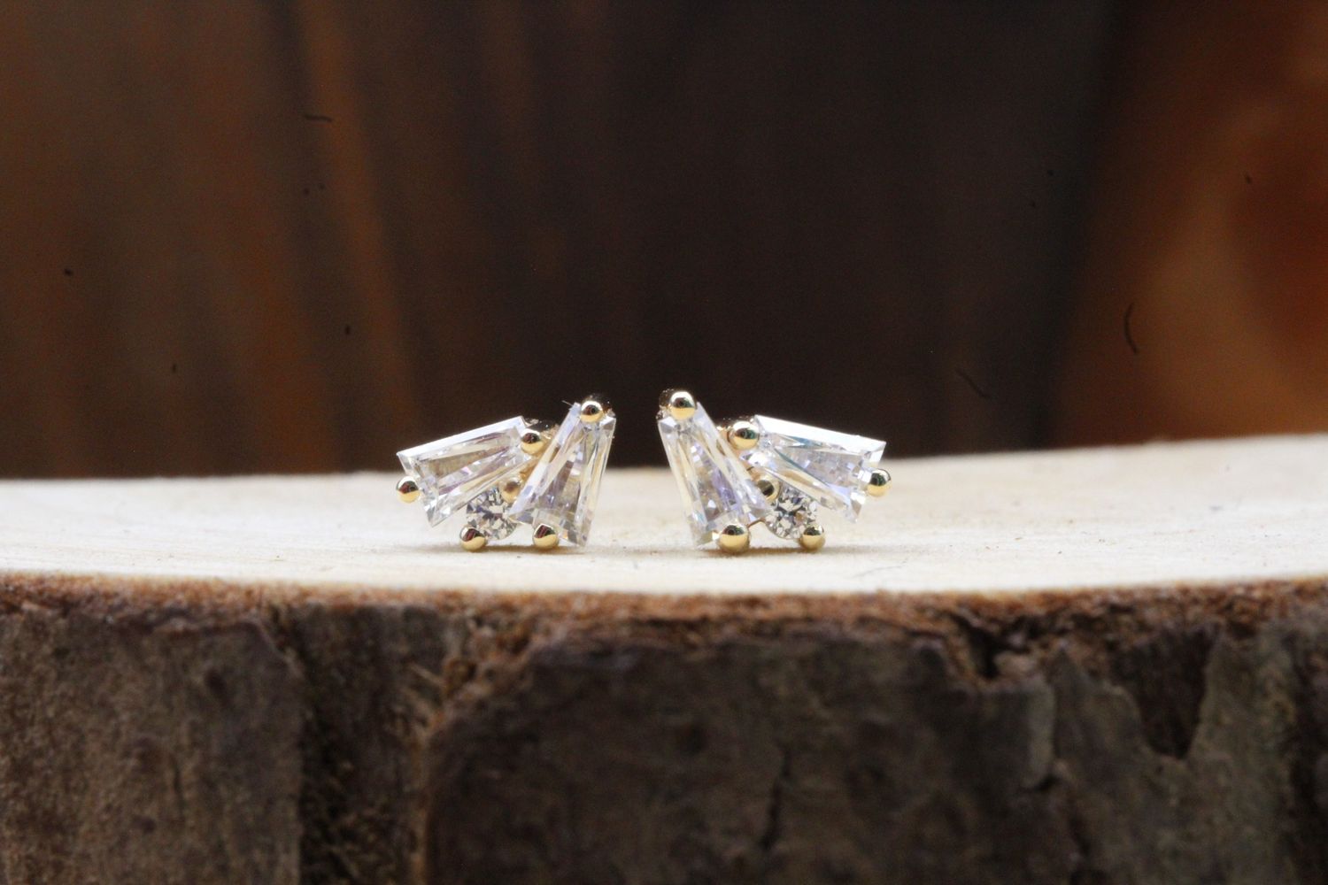 Threaded Yellow Gold Pillar End, Gauge: 18/16ga, Orientation: Left, Stone: White CZ