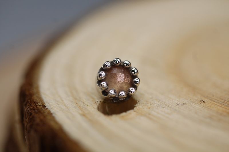 Threaded White Gold Crown Top