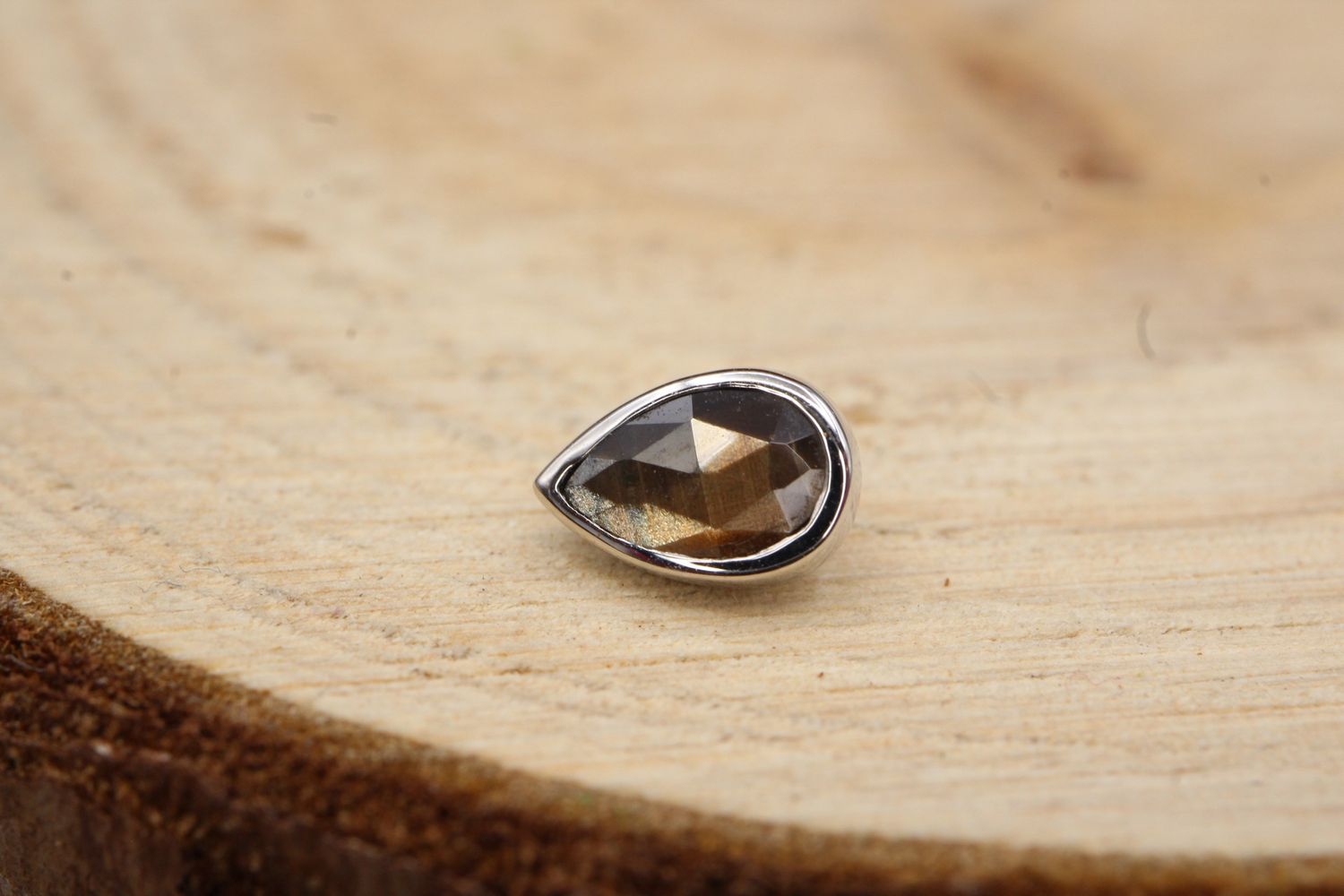 Threaded White Gold Pear Bezel, Gauge: 16ga, Stone: Rose Cut Zawadi Sapphire