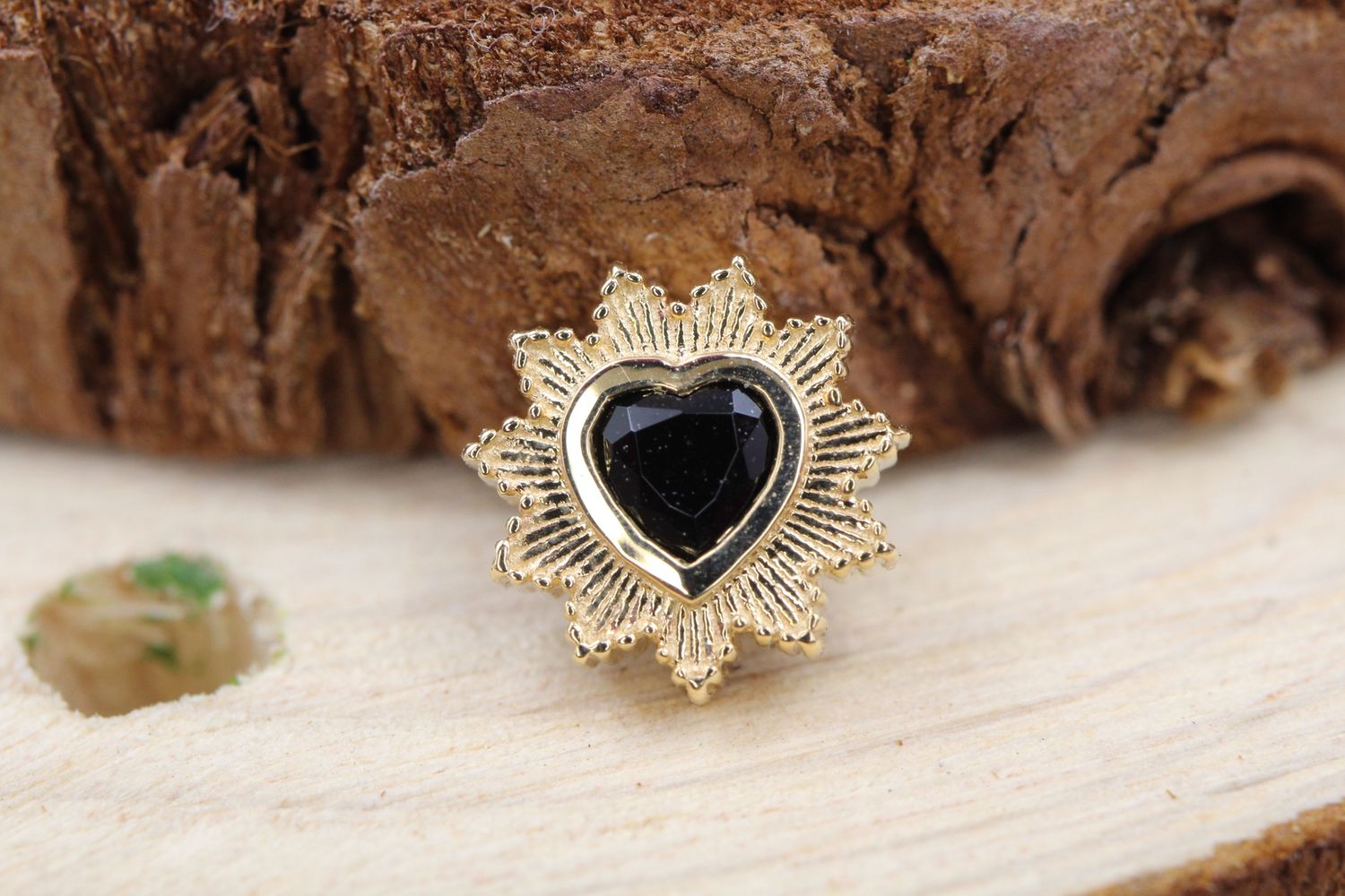 Threaded Yellow Gold Milagro Heart Top, Gauge: 14ga, Stone: Faceted Onyx