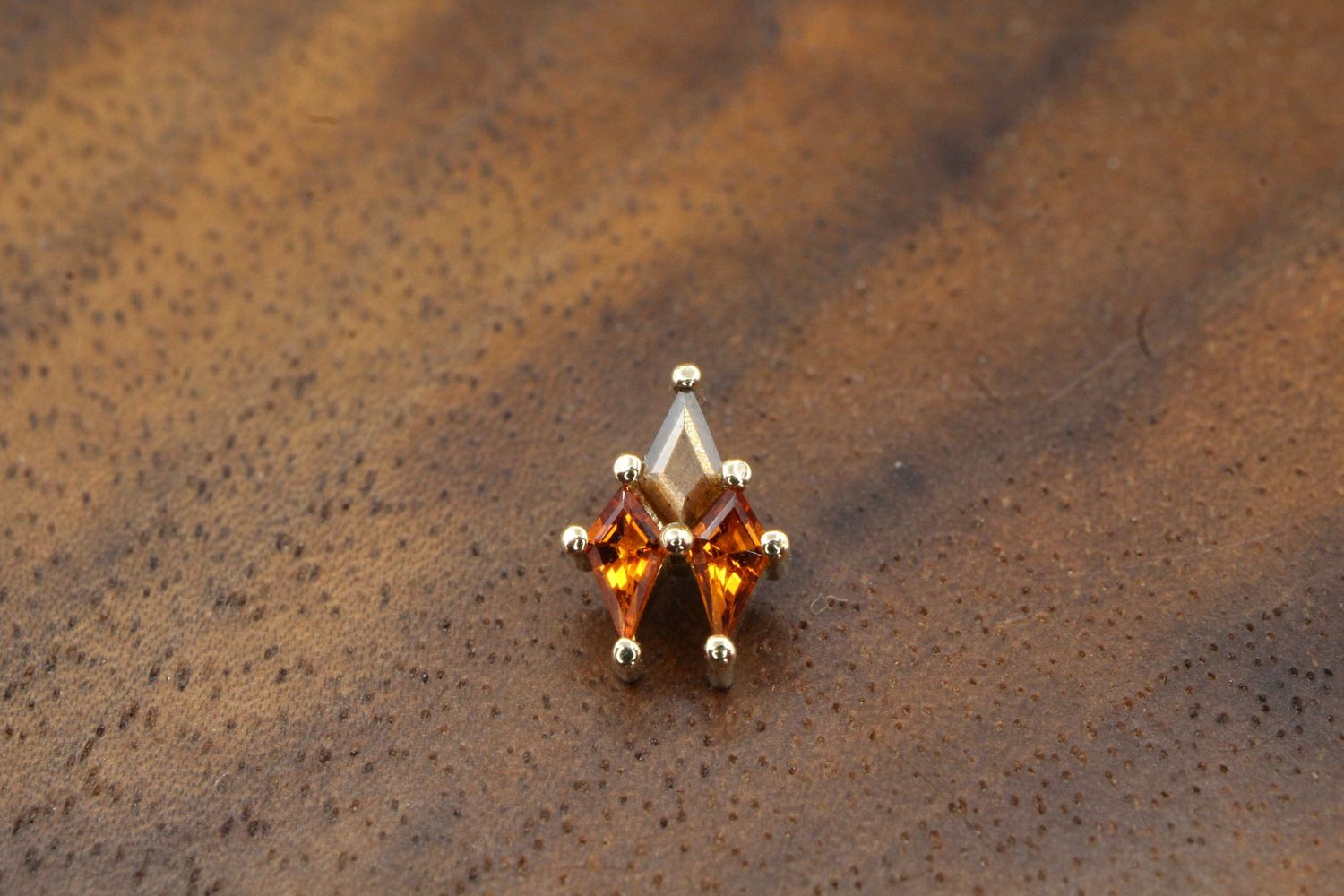 Threaded Yellow Gold Houndstooth Top, Gauge: 14ga, Stone: Zawadi Sapphire &amp; Madeira Citrine
