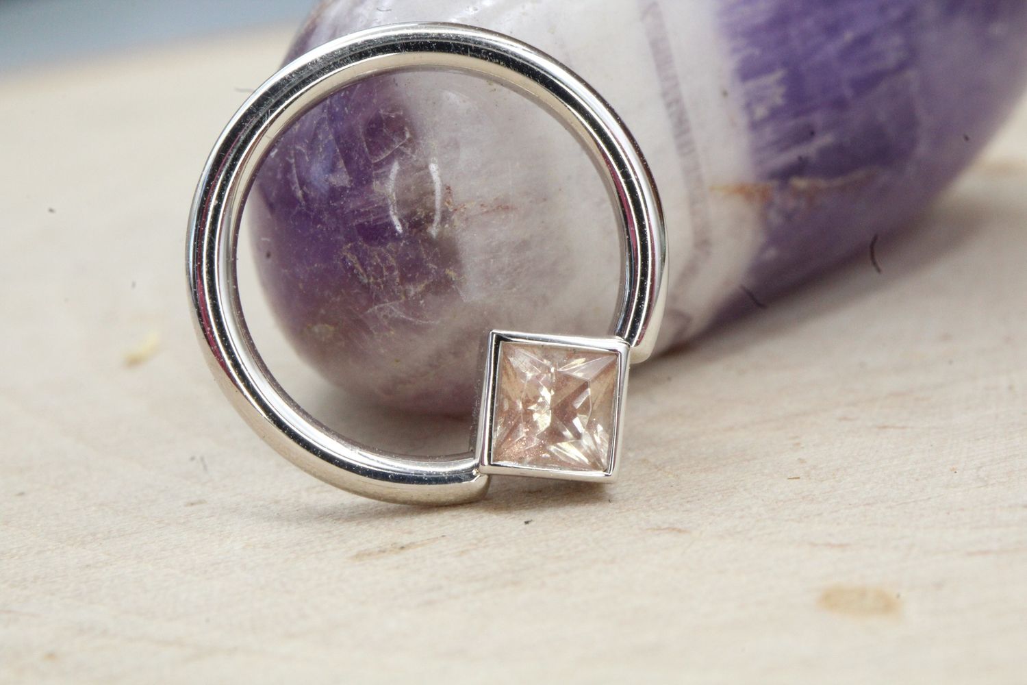 White Gold Princess Bezel Seam, Size: 16ga 3/8&#39;&#39;, Stone: Oregon Sunstone