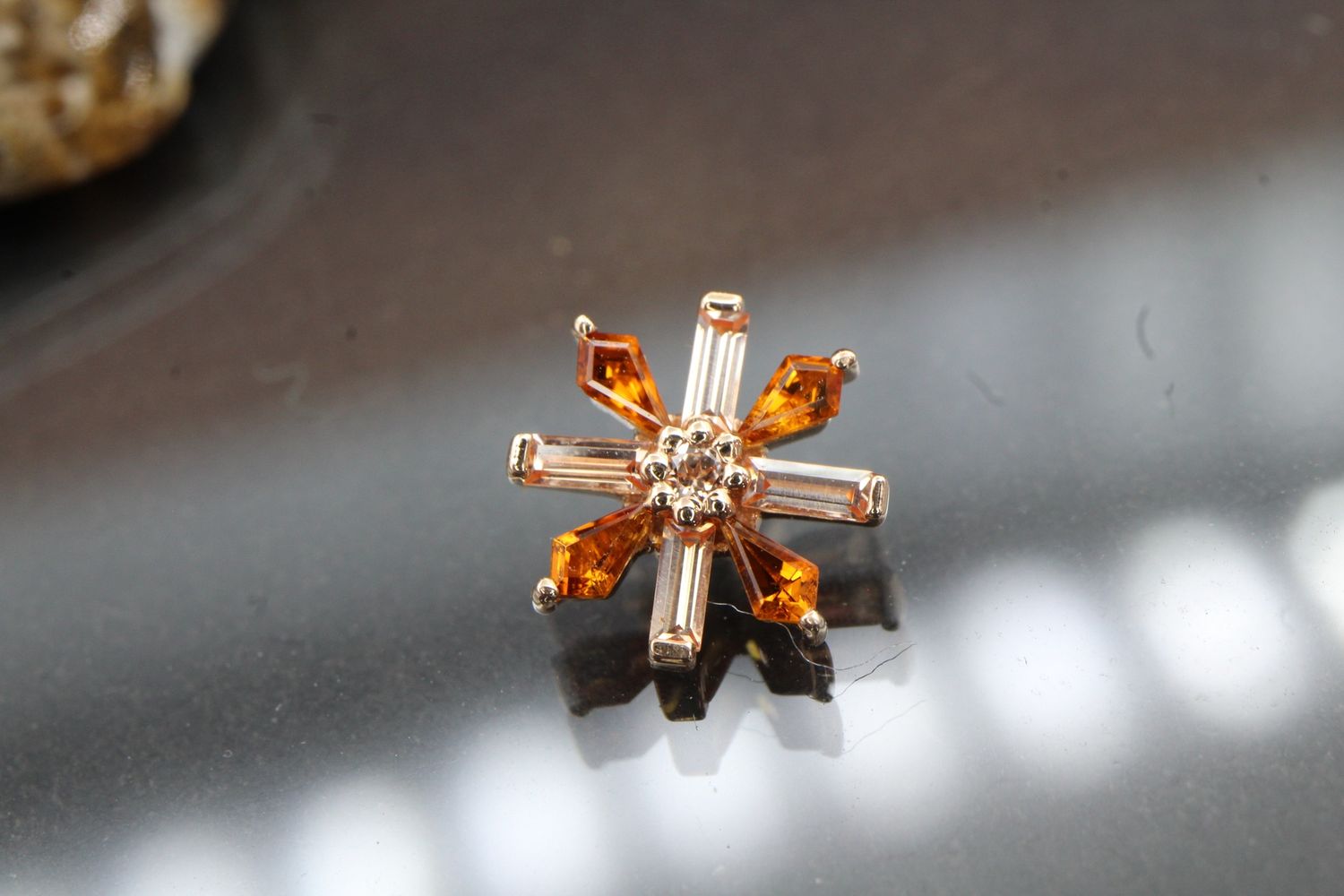 Threaded Rose Gold Akira Top, Gauge: 18/16ga, Stone: Chatham Champagne Sapphire &amp; Madeira Citrine