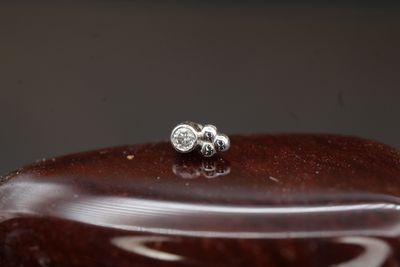 Threaded White Gold Round Bezel with Tri-Bead Accent Top