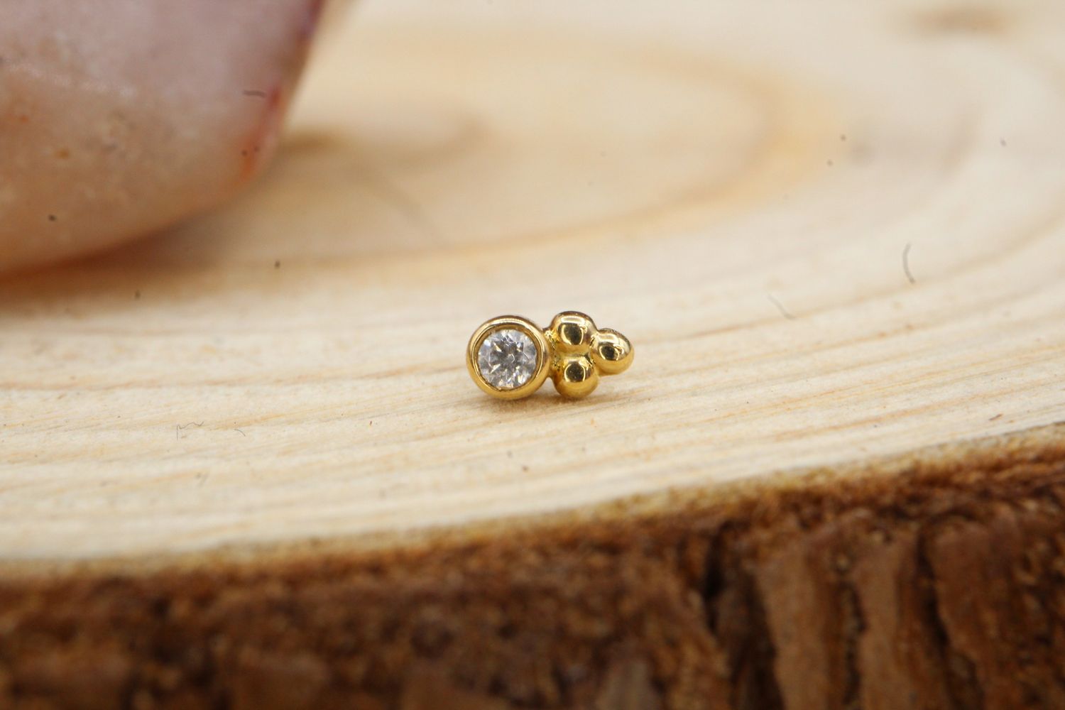 Threaded Yellow Gold Round Bezel with Tri-Bead Accent Top, Gauge: 18/16ga, Stone: White CZ
