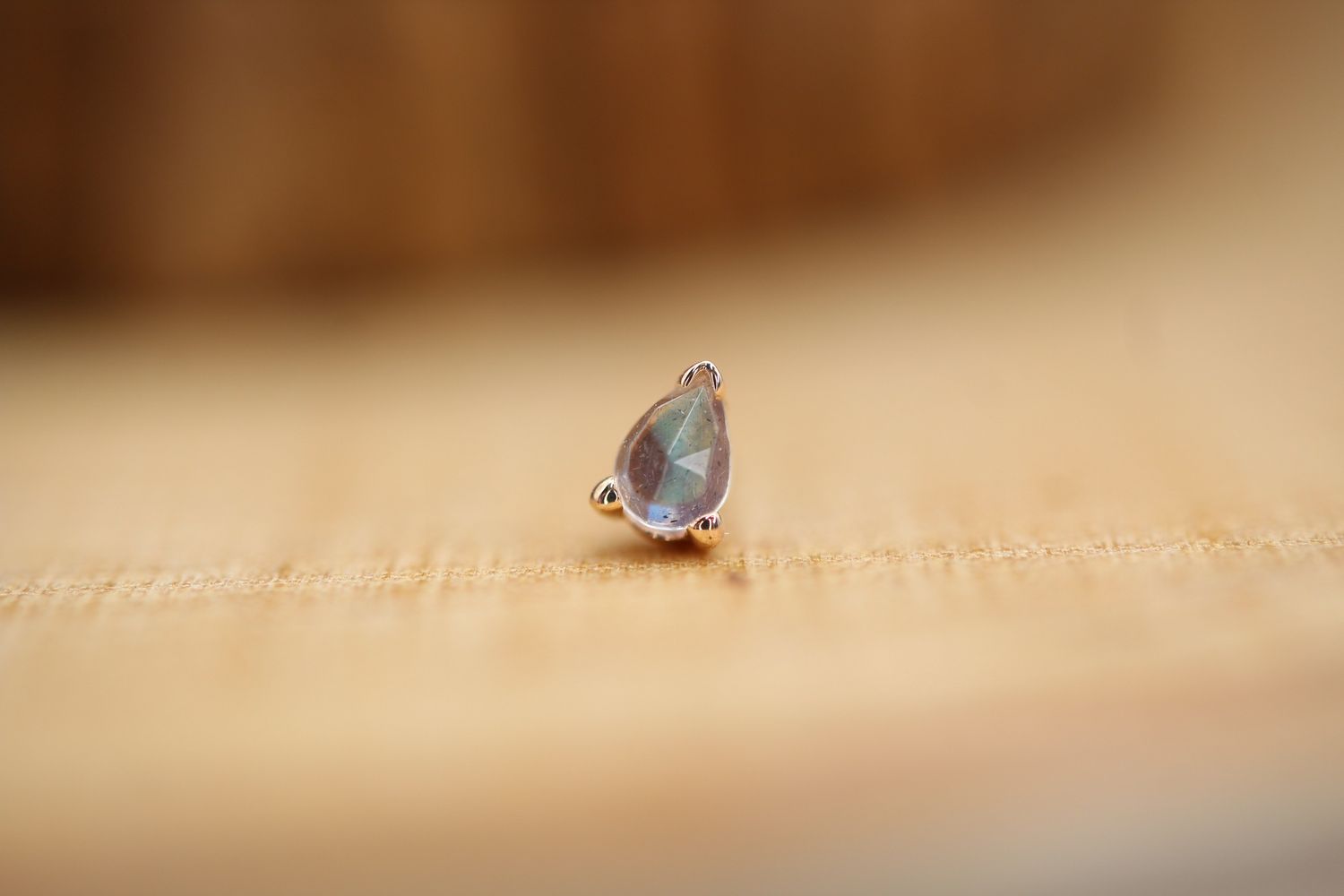 Threadless Rose Gold Pear V Prong Top, Size: 3x2mm, Stone: Rose Cut Labradorite