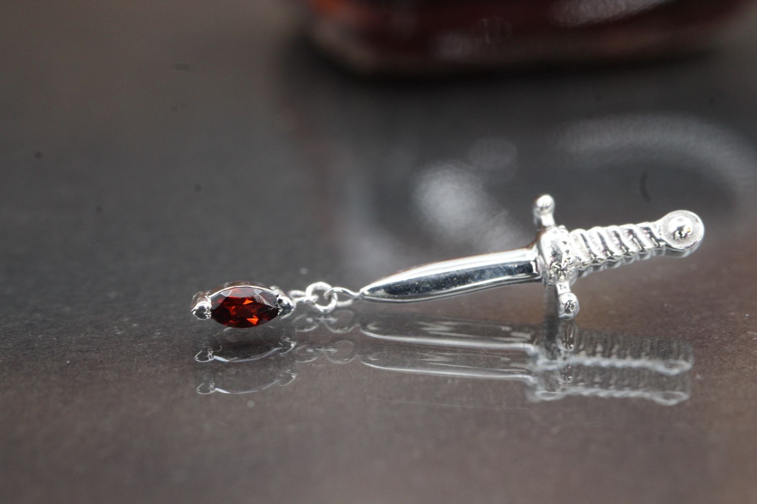 Threaded White Gold Kiss of Death Top