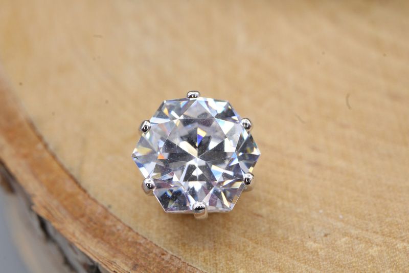 Threaded White Gold Hexagon Prong