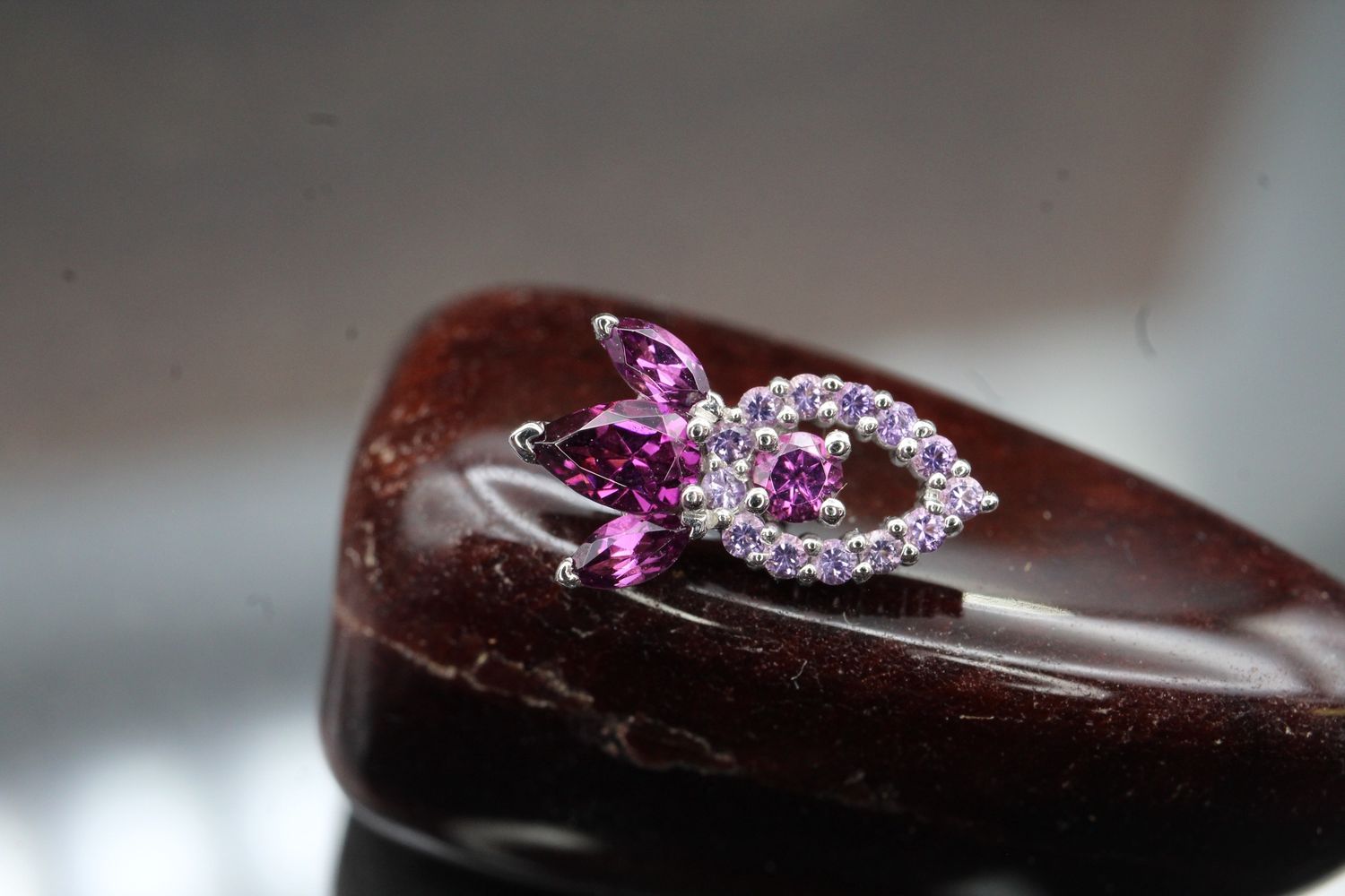 Threaded White Gold Larissa Top, Gauge: 18/16ga, Stone: Rhodolite &amp; Amethyst