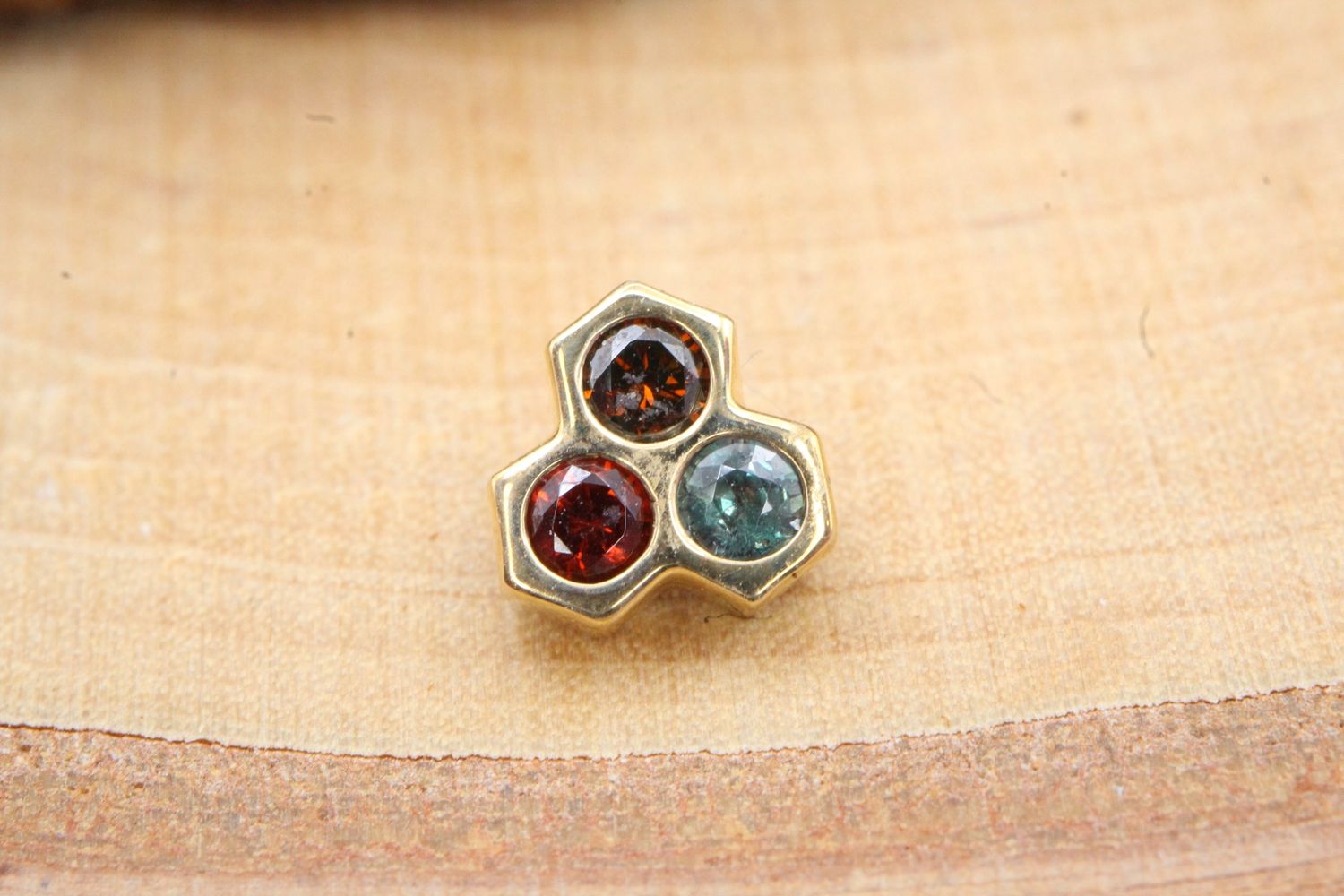 Threaded Yellow Gold Dulce Top, Gauge: 18/16ga, Stone: Alexandrite/Garnet/Chocolate Diamond