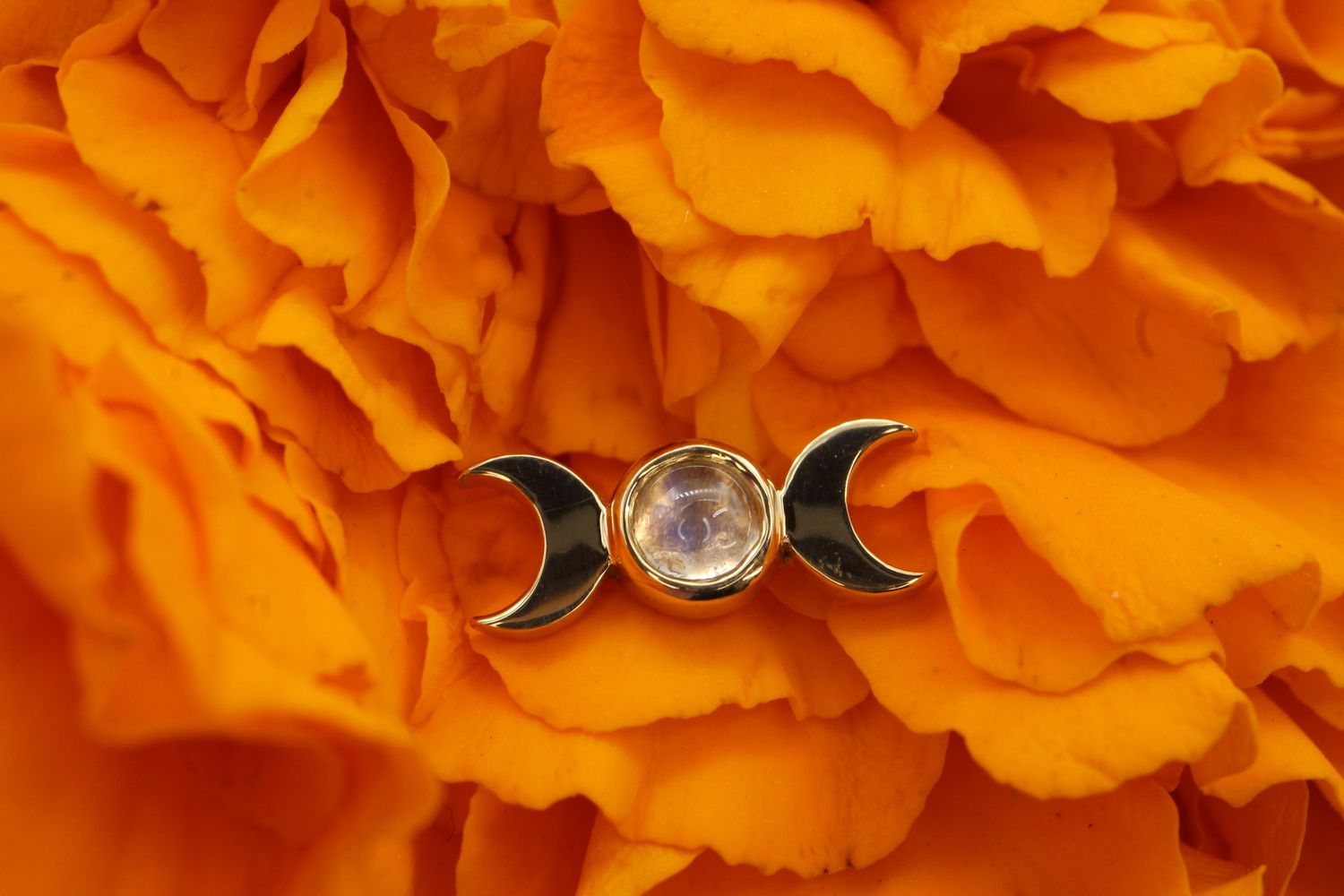 Threaded Yellow Gold Goddess Moon, Gauge: 18/16ga, Stone: Rainbow Moonstone
