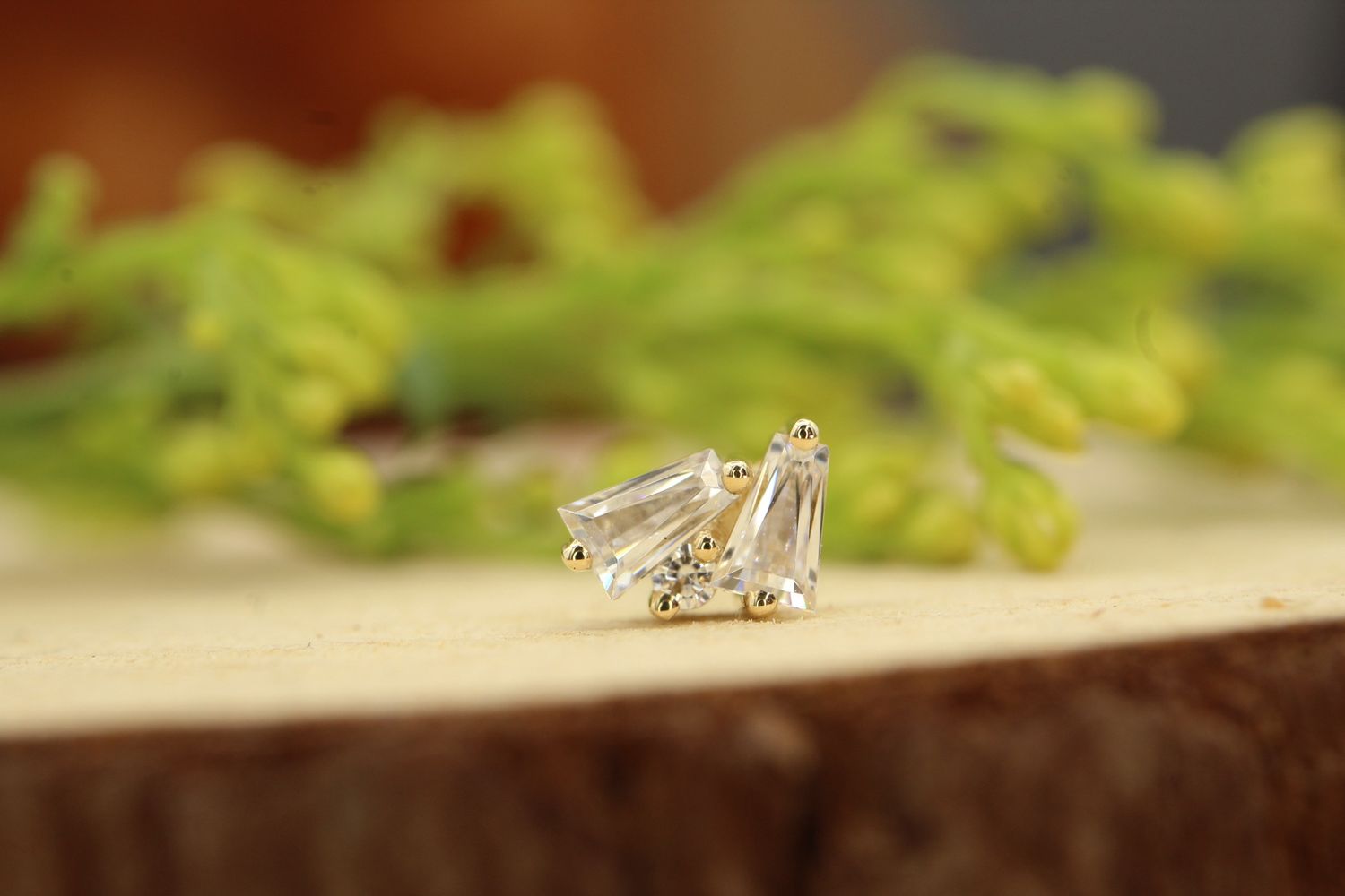 Threadless Yellow Gold Pillar End, Orientation: Left Facing, Stone: White CZ