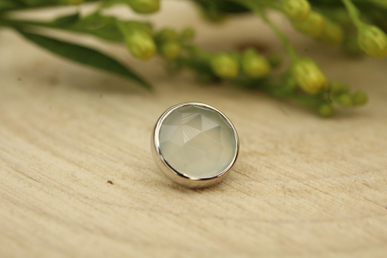 Threaded White Gold Cabochon Crown Prong, Gauge: 18ga/16ga, Size: 4mm, Stone: Rose Quartz
