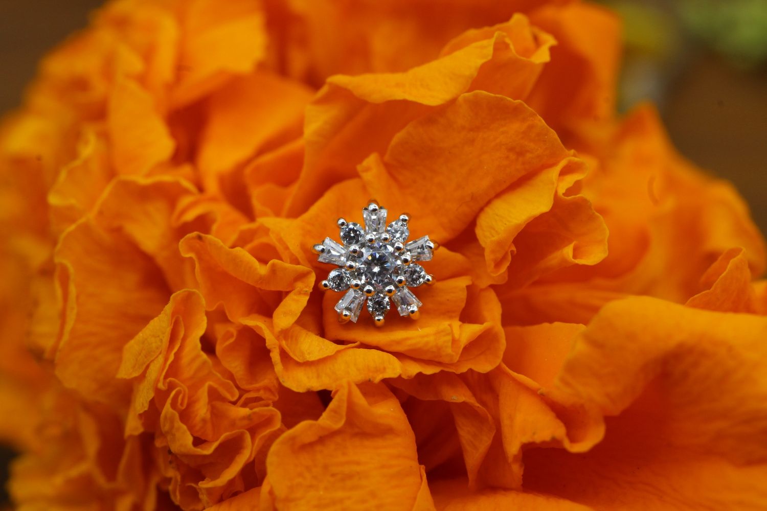 Threaded White Gold Elaine End, Gauge: 18ga/16ga, Size: 5.5mm, Stone: White CZ
