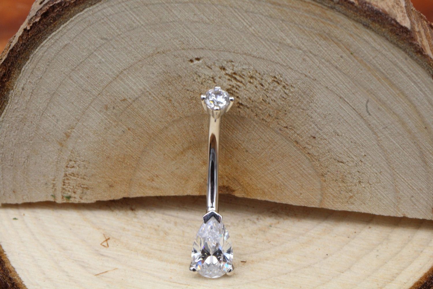 White Gold Low-Profile Pear Prong Navel Curve, Gauge: 14ga, Length: 7/16&quot;, Stone: White CZ