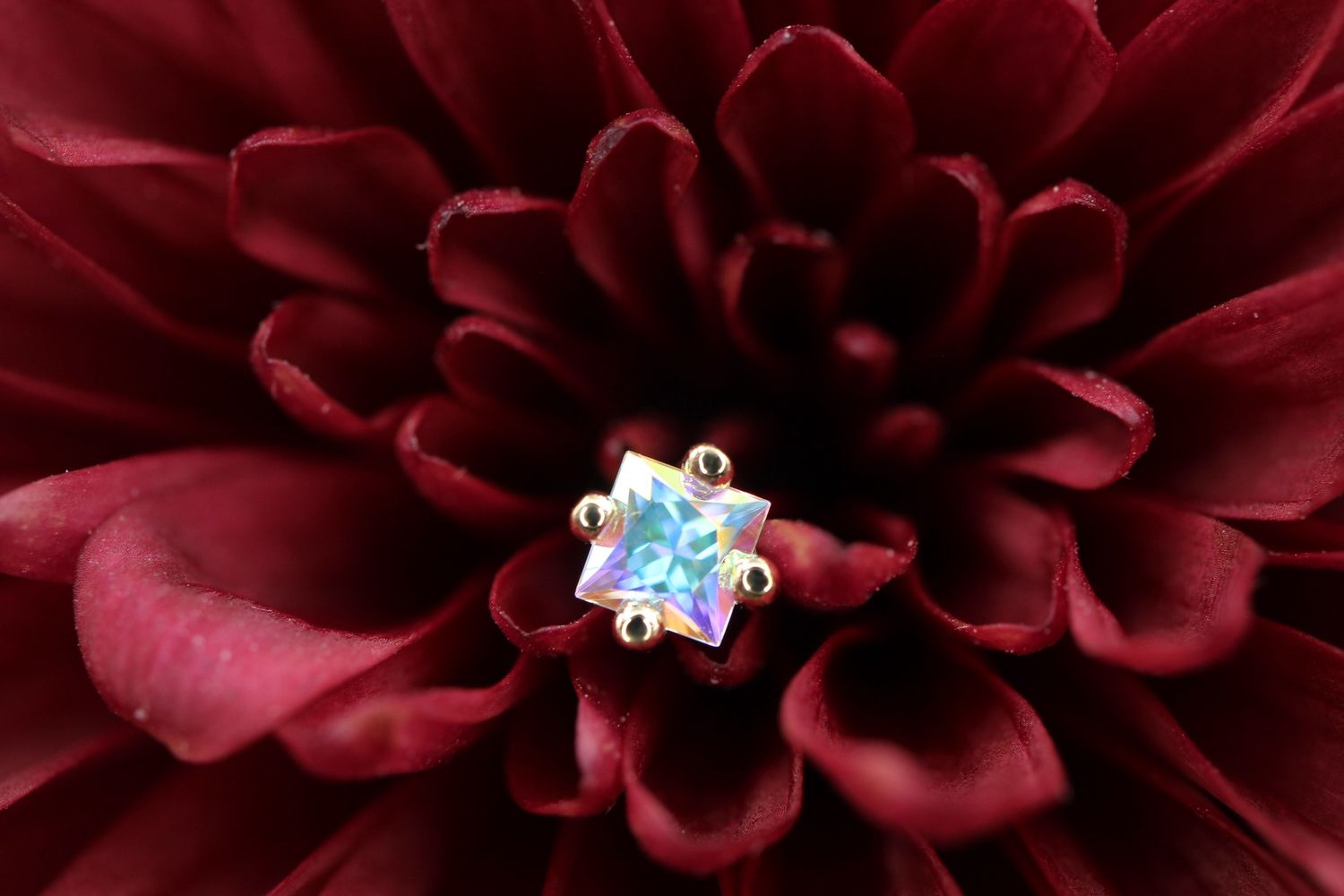 Threadless Rose Gold Princess Prong, Size: 2.5mm, Orientation: On Axis, Stone: Mercury Mist Topaz