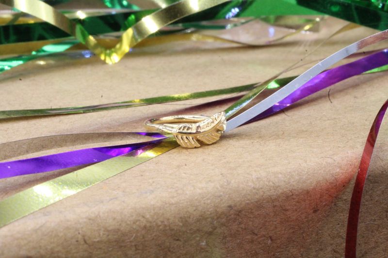 Yellow Gold Feather Seam Ring