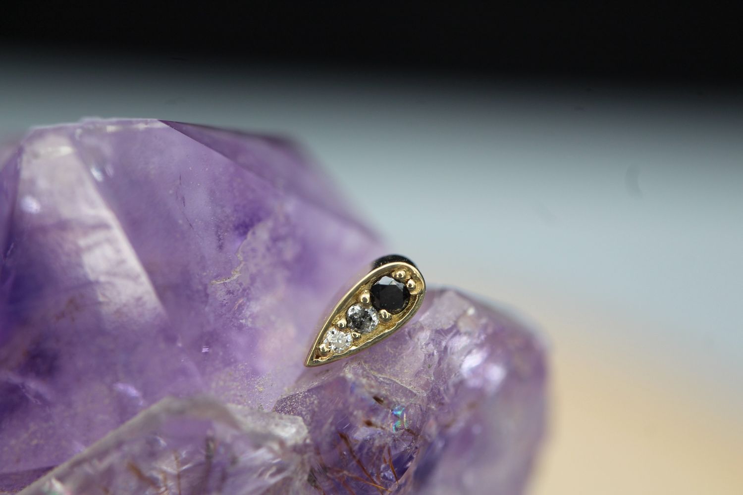 Threaded Yellow Gold Drip, Gauge: 18/16ga, Stone: Black, Grey, and VS1 Diamond
