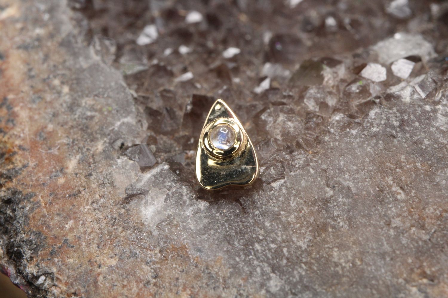 Threaded Yellow Gold Summon the Spirit Top, Gauge: 16ga, Stone: Rainbow Moonstone
