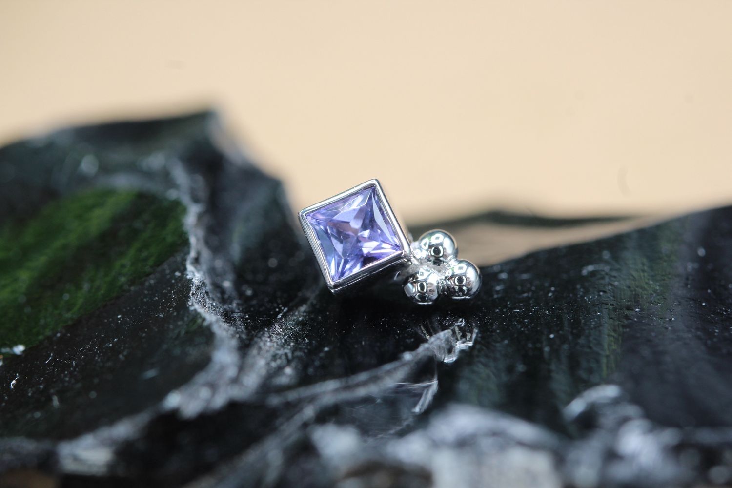Threadless White Gold Princess Bezel with Tri-Bead Accent Top