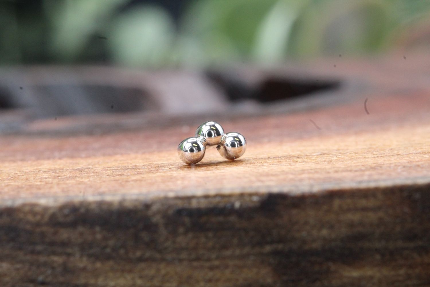 Threadless White Gold Tri-Bead Arc Top