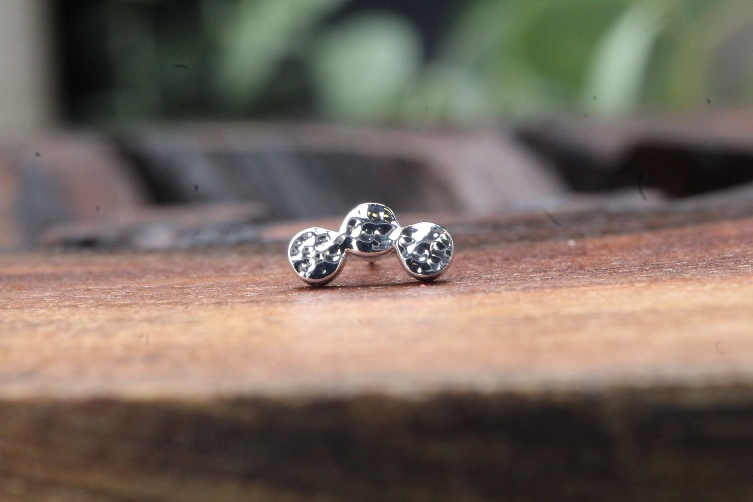 Threadless White Gold Disk Curve Cluster Top