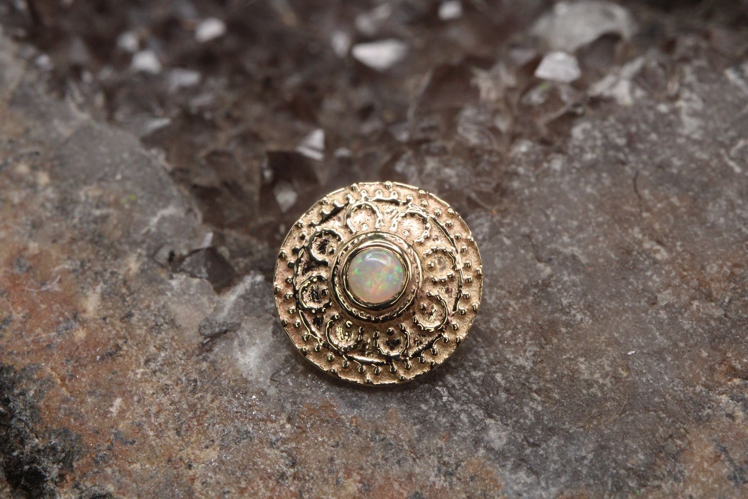 Threaded Yellow Gold Nanda Top