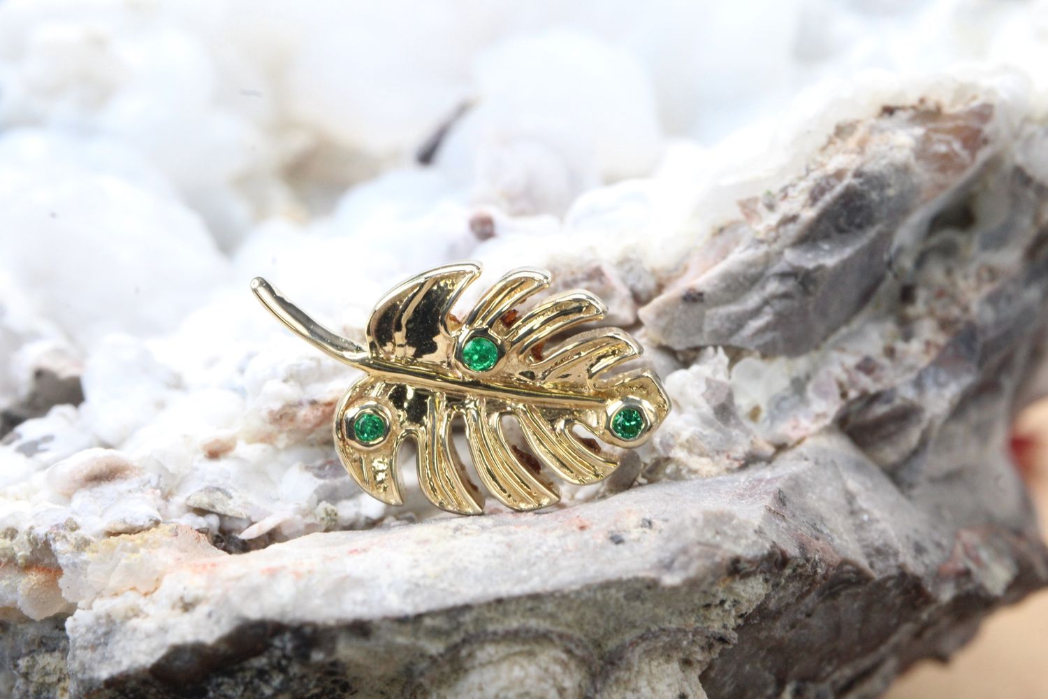 Threaded Yellow Gold Monstera Leaf Top
