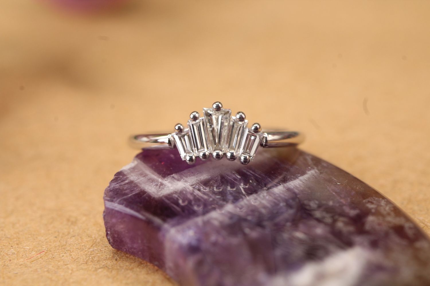 White Gold Oceane 5 Seam, Orientation: Conch Orientation, Size: 16ga 7/16'', Stone: VS1 Diamonds