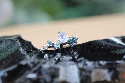 Threaded White Gold Ripple Top