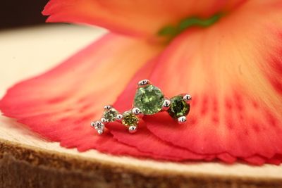 Threaded White Gold Ripple Top