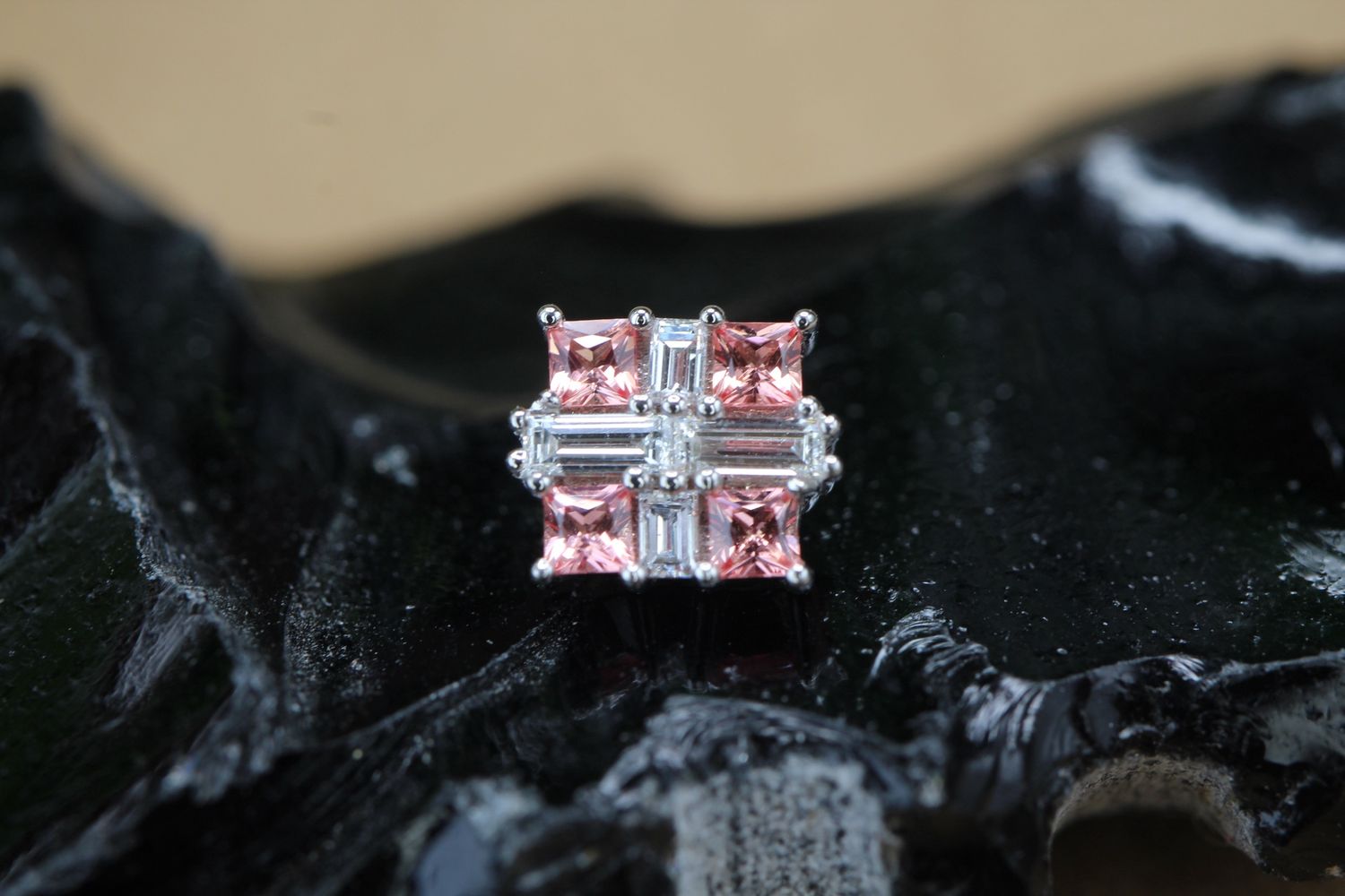 Threaded White Gold Alta Top, Gauge: 18/16ga, Stone: Chatham Padparascha Sapphire &amp; VS1 Diamond