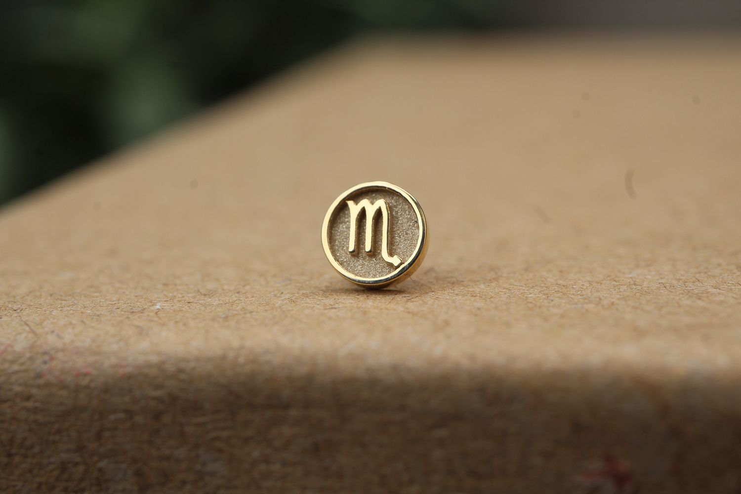Threadless Yellow Gold Zodiac Symbol Tops, Finish: Smooth, SIgn: Scorpio