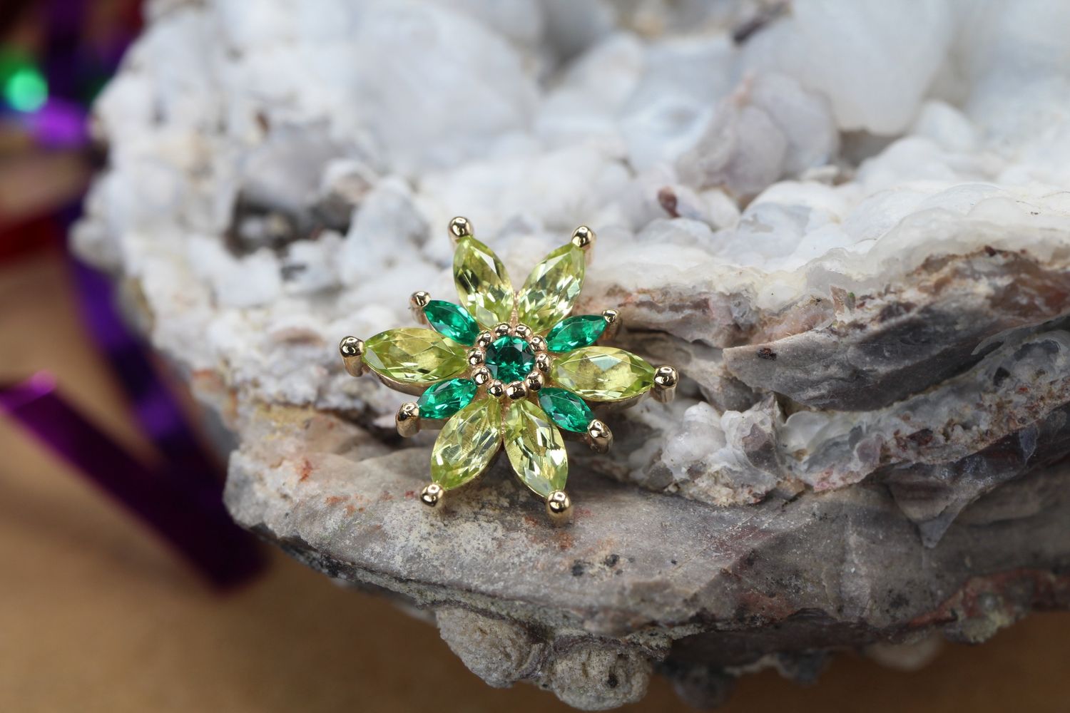 Threaded Yellow Gold Starla Top, Gauge: 14/12ga, Stone: Peridot &amp; Chatham Emerald
