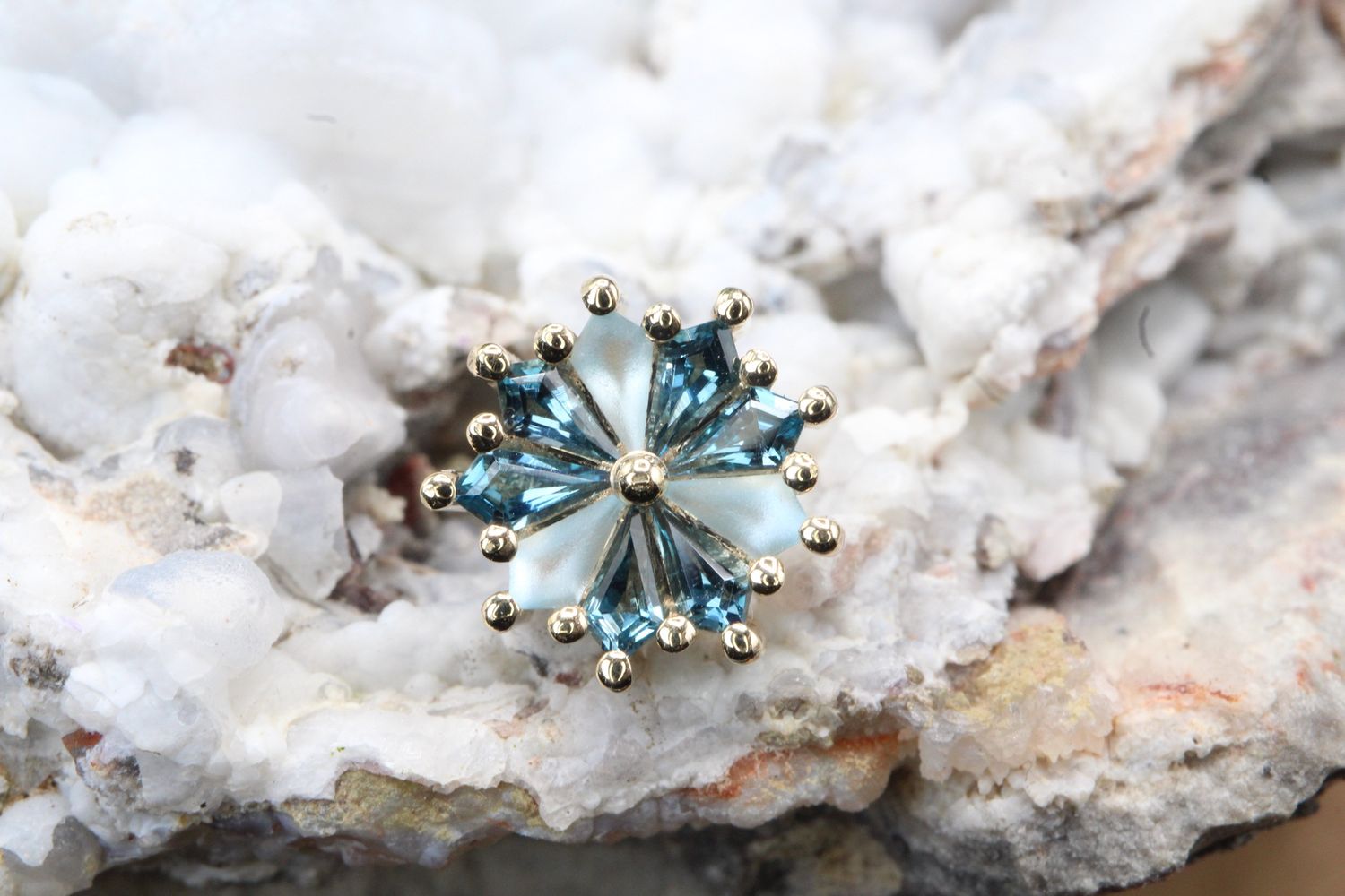 Threaded Yellow Gold Pablito Top, Gauge: 18/16ga, Stone: London Blue Topaz &amp; Sandblasted Swiss Blue Topaz
