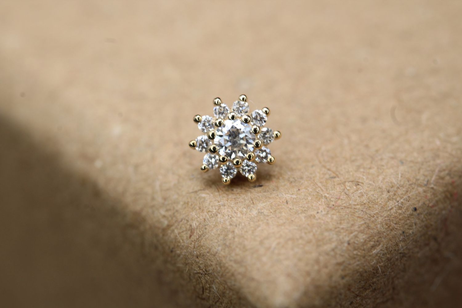 Threaded Yellow Gold Tiniest Rose Top, Gauge: 18/16ga, Stone: VS1 Diamond